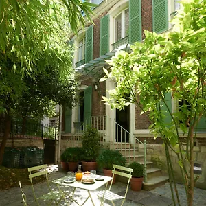 Maison Lepic Montmartre Paris